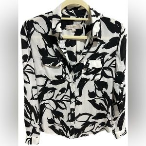 Ann Taylor Loft Black and White Patterned Blouse size XS